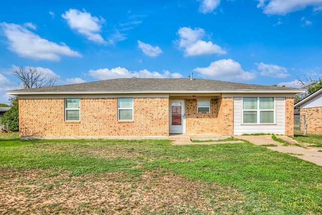 1008 Country Club Road, Ballinger, TX 76821