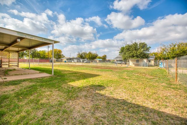 1008 Country Club Road, Ballinger, TX 76821