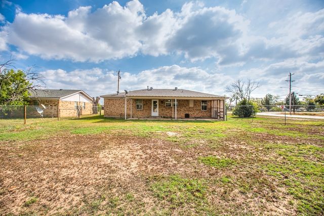 1008 Country Club Road, Ballinger, TX 76821