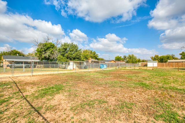 1008 Country Club Road, Ballinger, TX 76821