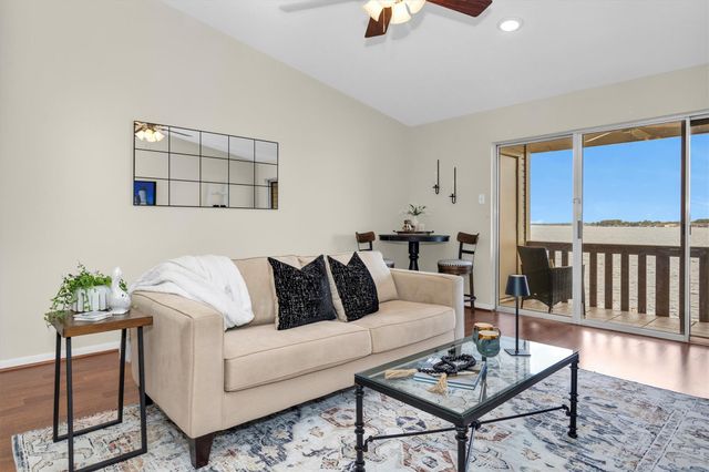 801 River Road 104E, Montgomery, TX 77356