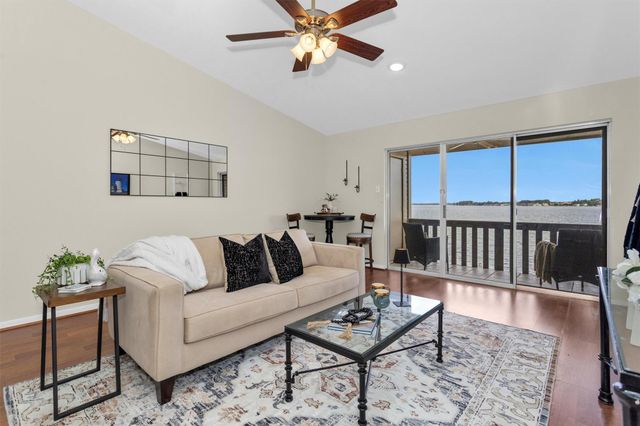 801 River Road 104E, Montgomery, TX 77356