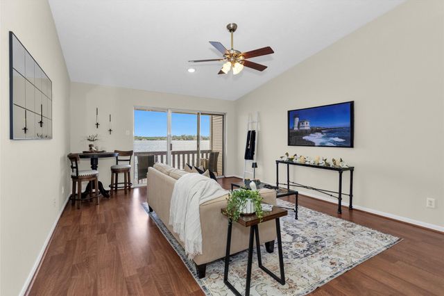 801 River Road 104E, Montgomery, TX 77356