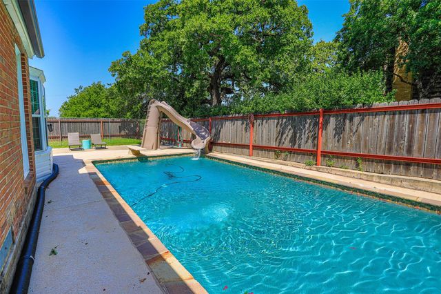 610 W Cedar Street, Nocona, TX 76255