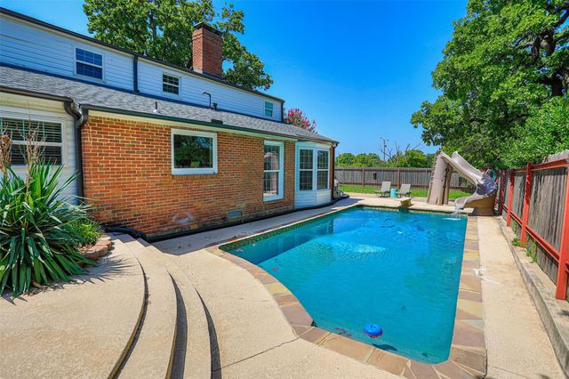 610 W Cedar Street, Nocona, TX 76255