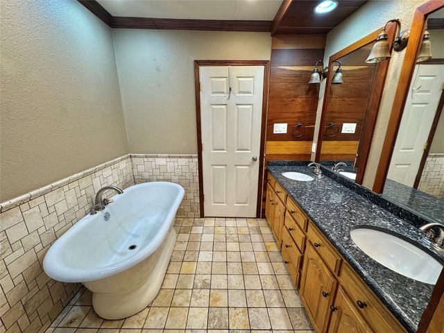 610 W Cedar Street, Nocona, TX 76255