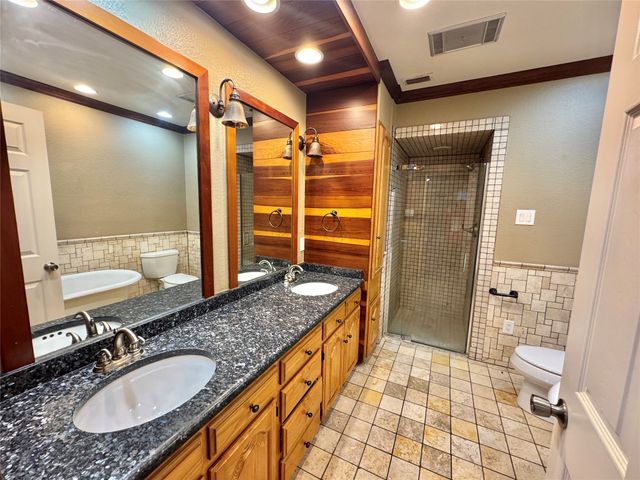 610 W Cedar Street, Nocona, TX 76255