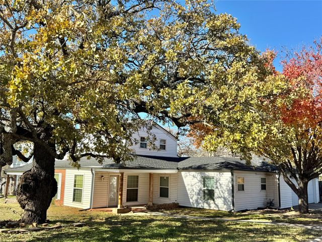 610 W Cedar Street, Nocona, TX 76255