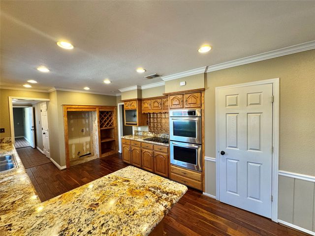 610 W Cedar Street, Nocona, TX 76255