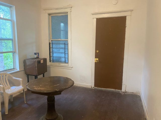 129 E Kensington Avenue, Chicago, IL 60628