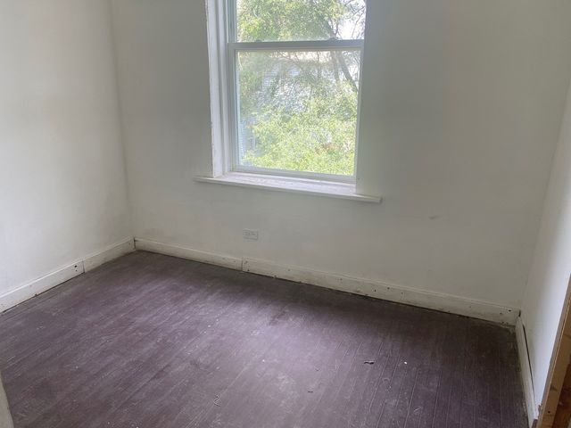 129 E Kensington Avenue, Chicago, IL 60628
