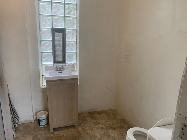 129 E Kensington Avenue, Chicago, IL 60628