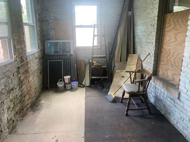 129 E Kensington Avenue, Chicago, IL 60628