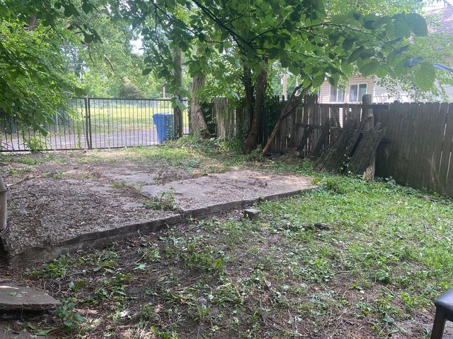 129 E Kensington Avenue, Chicago, IL 60628