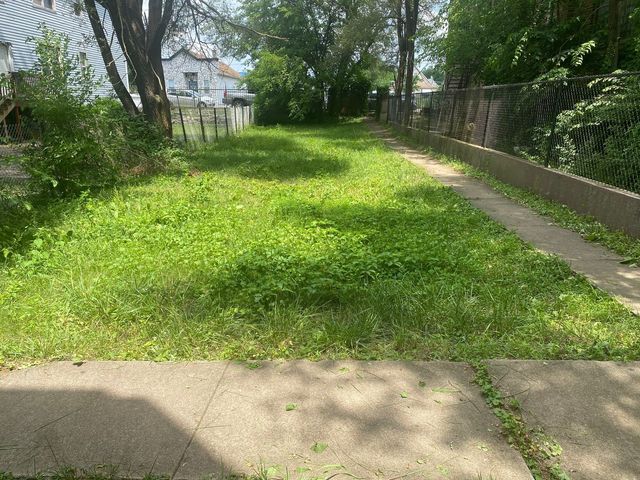 129 E Kensington Avenue, Chicago, IL 60628