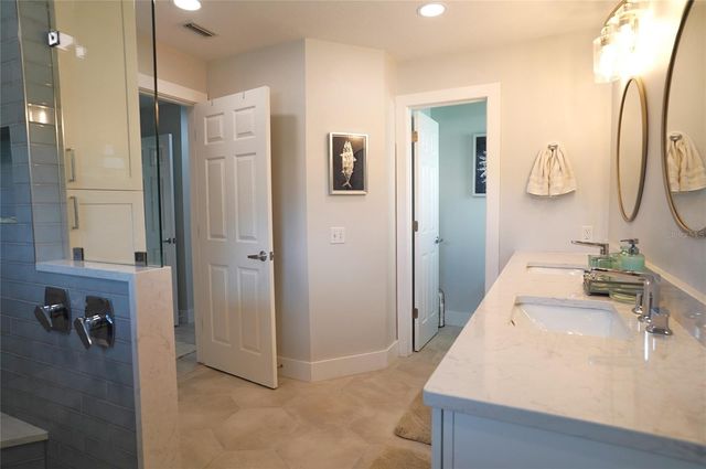 204 CARRIAGE HOUSE LANE 204, Nokomis, FL 34275