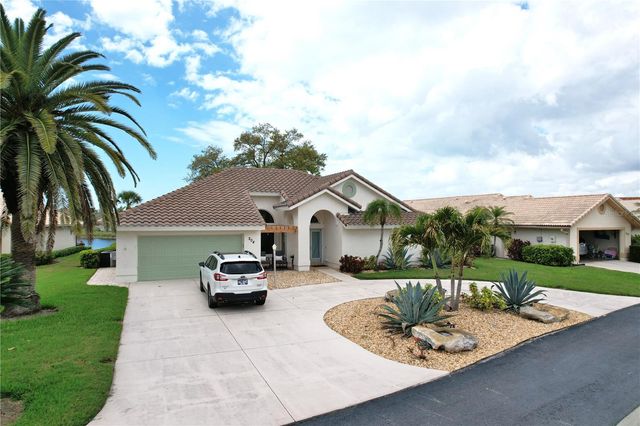 204 CARRIAGE HOUSE LANE 204, Nokomis, FL 34275