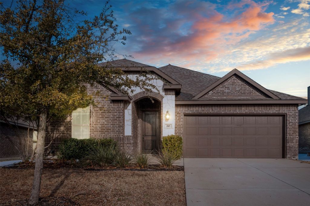 205 Old Settlers Trail, Waxahachie, TX 75167