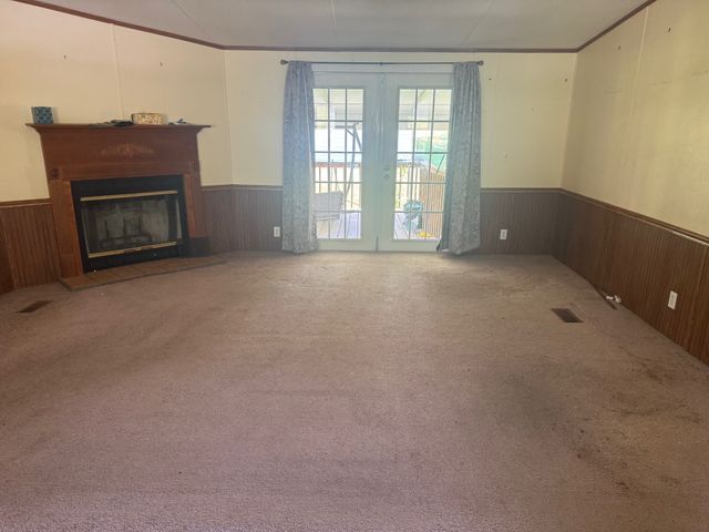 187 Dyke St, E, Big Sandy, TN 38221