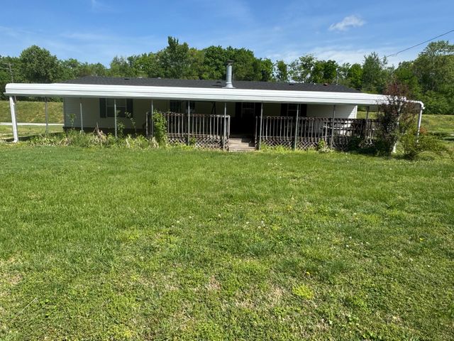 187 Dyke St, E, Big Sandy, TN 38221