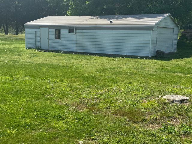 187 Dyke St, E, Big Sandy, TN 38221