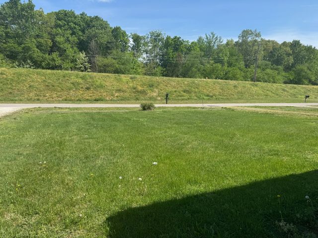 187 Dyke St, E, Big Sandy, TN 38221
