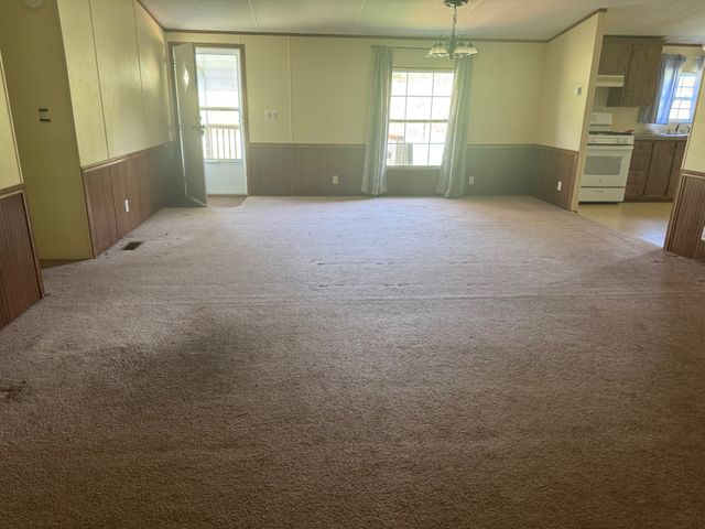 187 Dyke St, E, Big Sandy, TN 38221