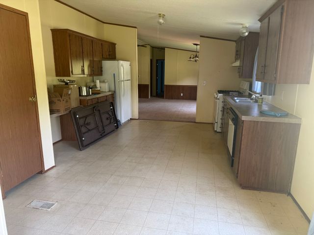 187 Dyke St, E, Big Sandy, TN 38221