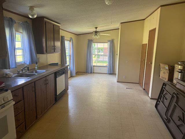 187 Dyke St, E, Big Sandy, TN 38221