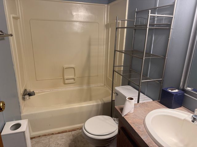187 Dyke St, E, Big Sandy, TN 38221