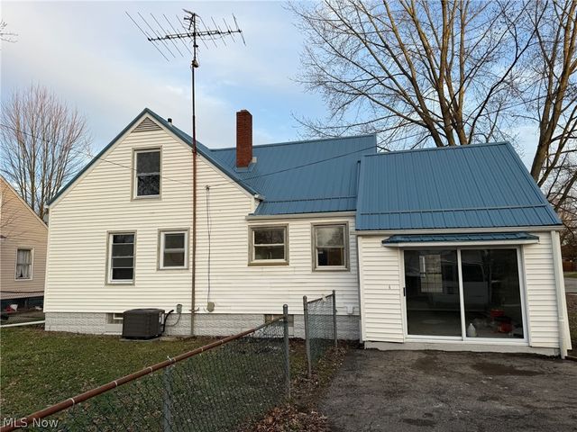 880 Meadowbrook Avenue SE, Warren, OH 44484