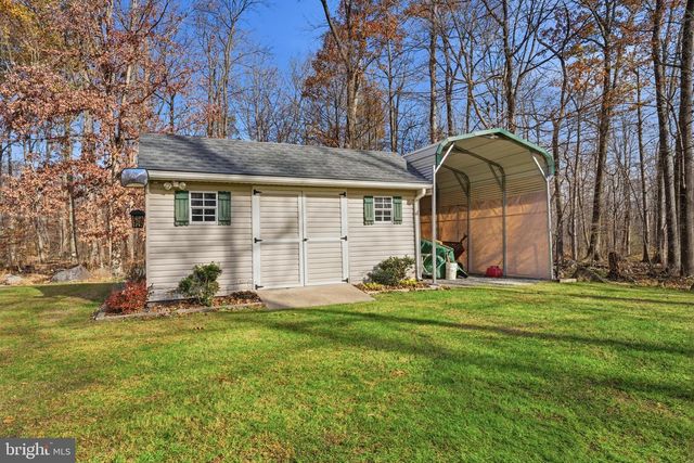 52 HARRISBURG SCHOOL RD, Quakertown, PA 18951