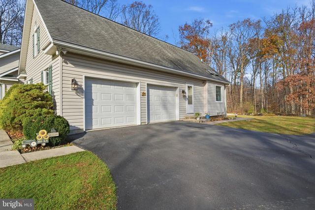 52 HARRISBURG SCHOOL RD, Quakertown, PA 18951