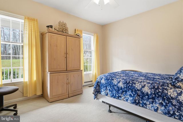 52 HARRISBURG SCHOOL RD, Quakertown, PA 18951