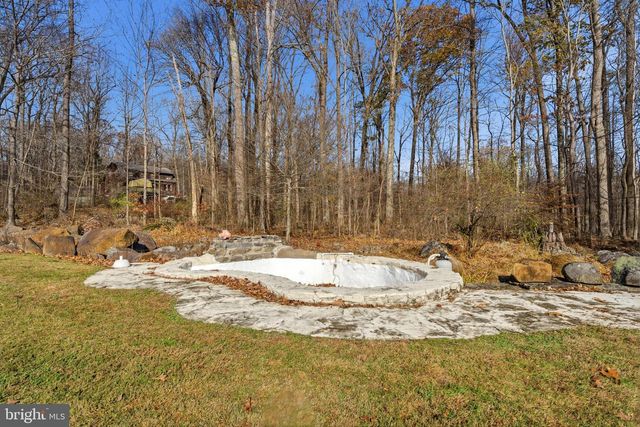 52 HARRISBURG SCHOOL RD, Quakertown, PA 18951