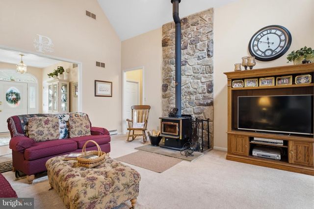 52 HARRISBURG SCHOOL RD, Quakertown, PA 18951