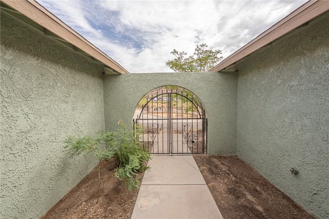 3967 N Bryce Road, Golden Valley, AZ 86413