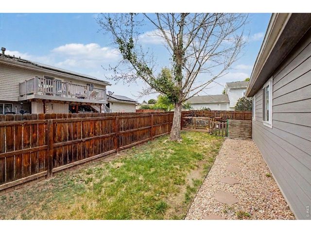 418 Lakeview Dr, Severance, CO 80550