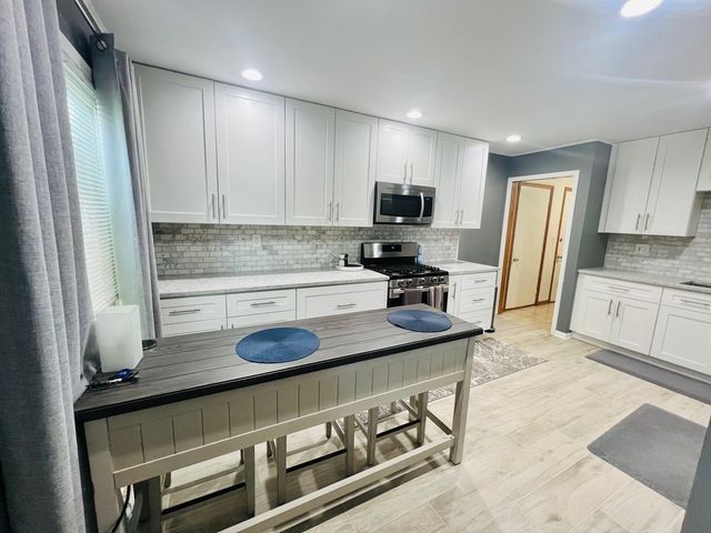 2S547 Continental Drive, Warrenville, IL 60555