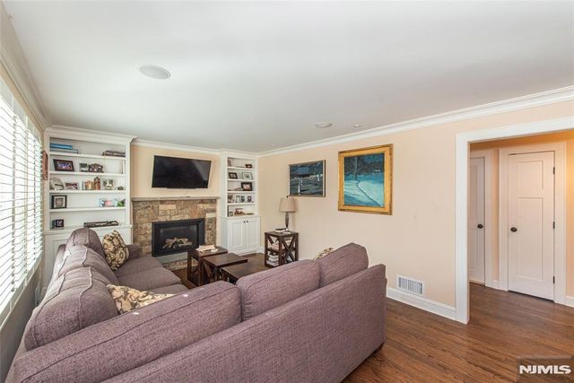 49 Poplar Street, Ramsey, NJ 07446