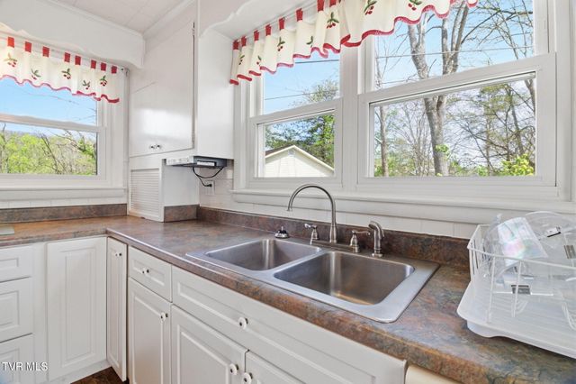 2412 Reservoir Road, Kingsport, TN 37660