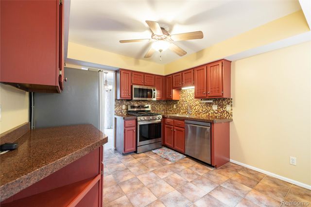 18689 Hilltop Boulevard, Riverview, MI 48193