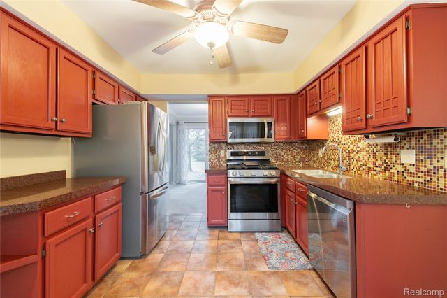 18689 Hilltop Boulevard, Riverview, MI 48193