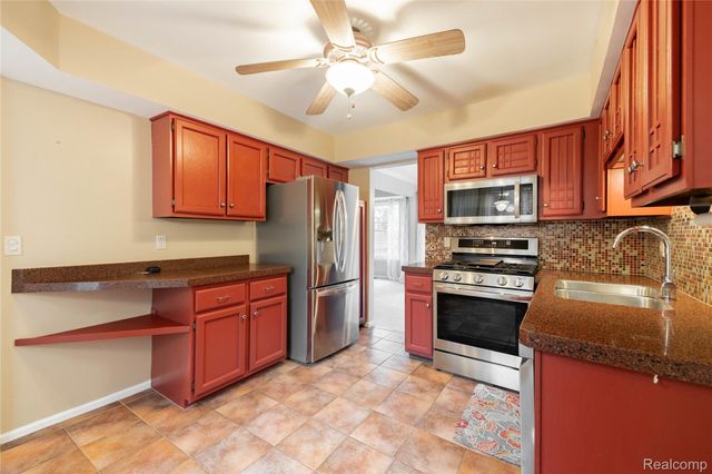 18689 Hilltop Boulevard, Riverview, MI 48193