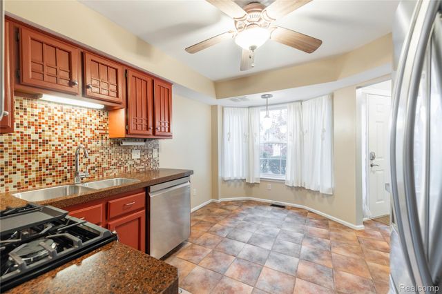 18689 Hilltop Boulevard, Riverview, MI 48193