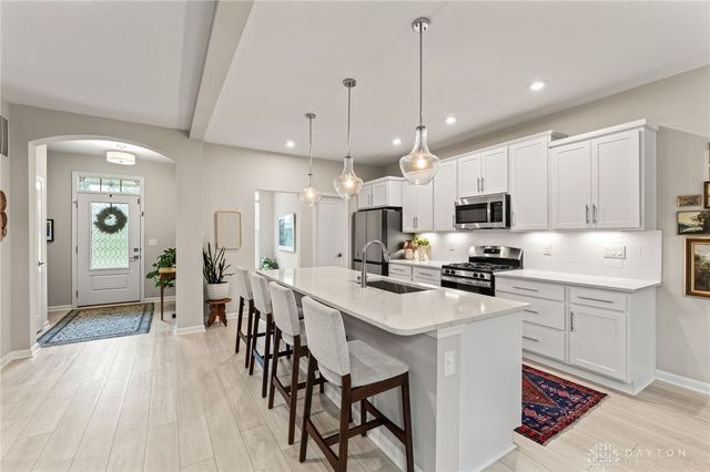 1584 Bur Oak Drive, Bellbrook, OH 45305