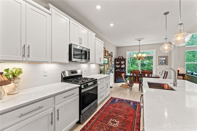 1584 Bur Oak Drive, Bellbrook, OH 45305