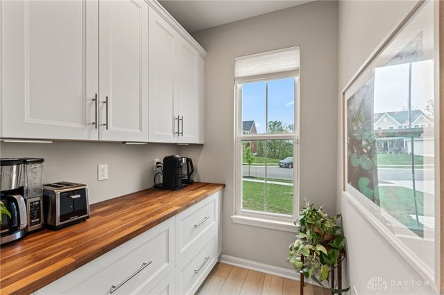 1584 Bur Oak Drive, Bellbrook, OH 45305