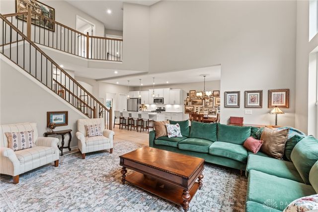 1584 Bur Oak Drive, Bellbrook, OH 45305