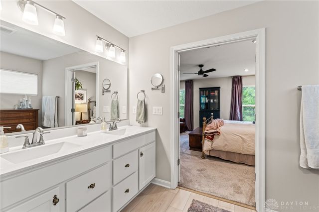 1584 Bur Oak Drive, Bellbrook, OH 45305
